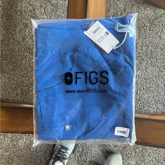 Women’s Figs Kade Cargo Scrub Bottoms - 2XL- Royal Blue - Picture 1 of 2